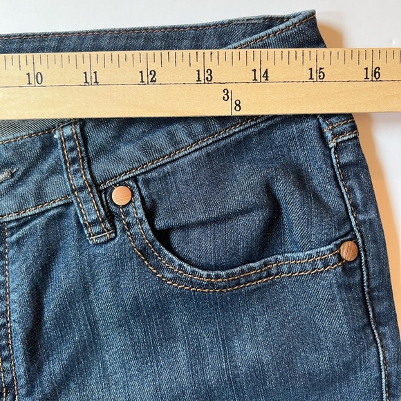 CAbi Dark blue classic 5 pocket mid-rise flare jeans Women’s Size 8 - Picture 8 of 10